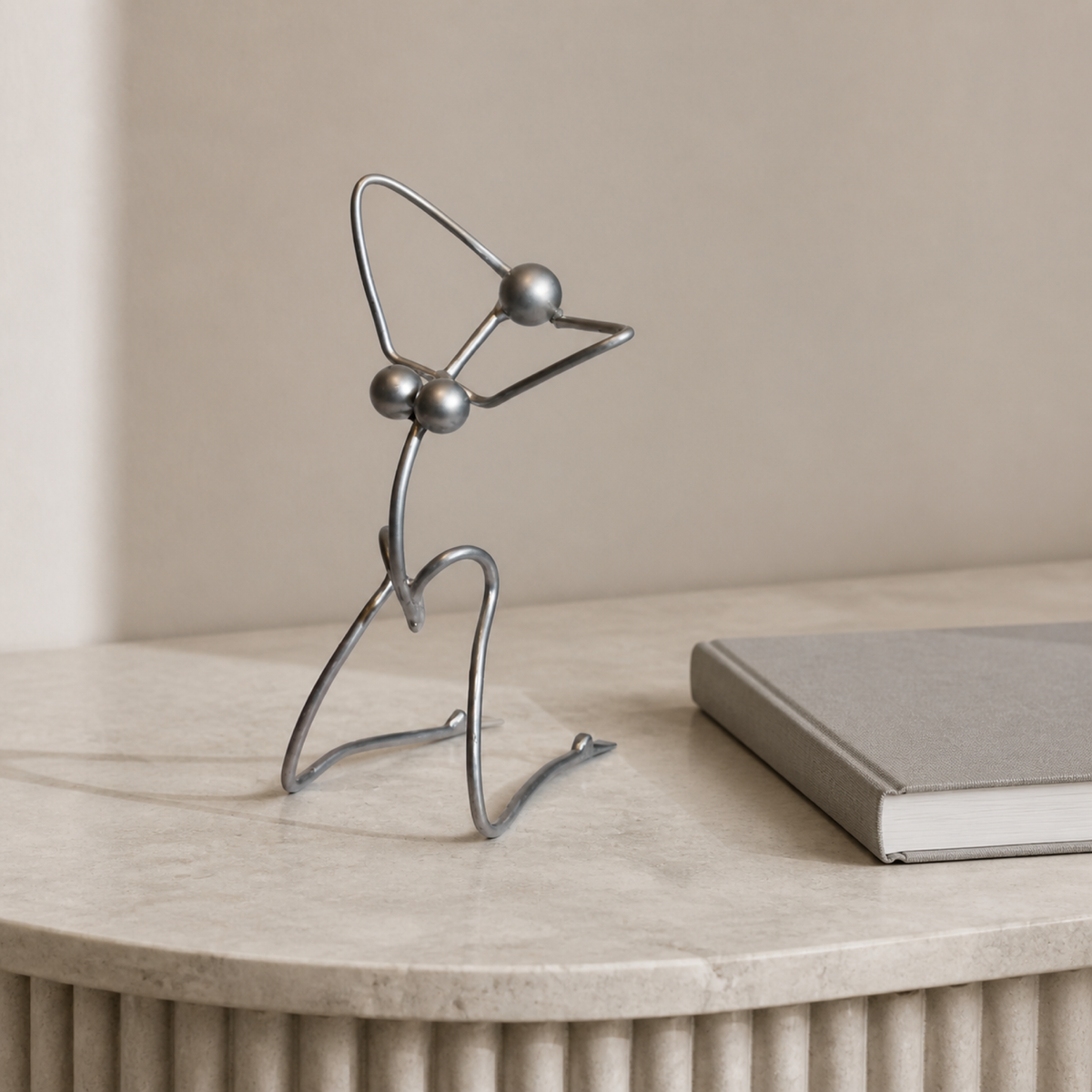 Chica™ - Line Sculpture — scale use — view 03